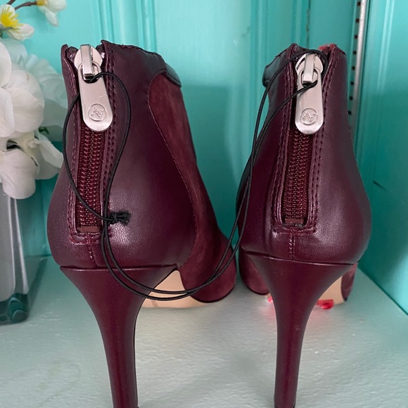 Adrienne VIittadini wine velvet boots NWT - Picture 8 of 10